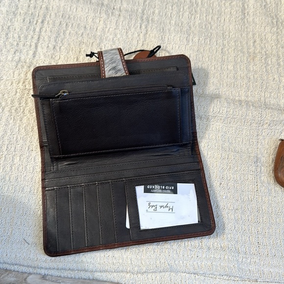 NWT Myra wallet - Picture 3 of 3